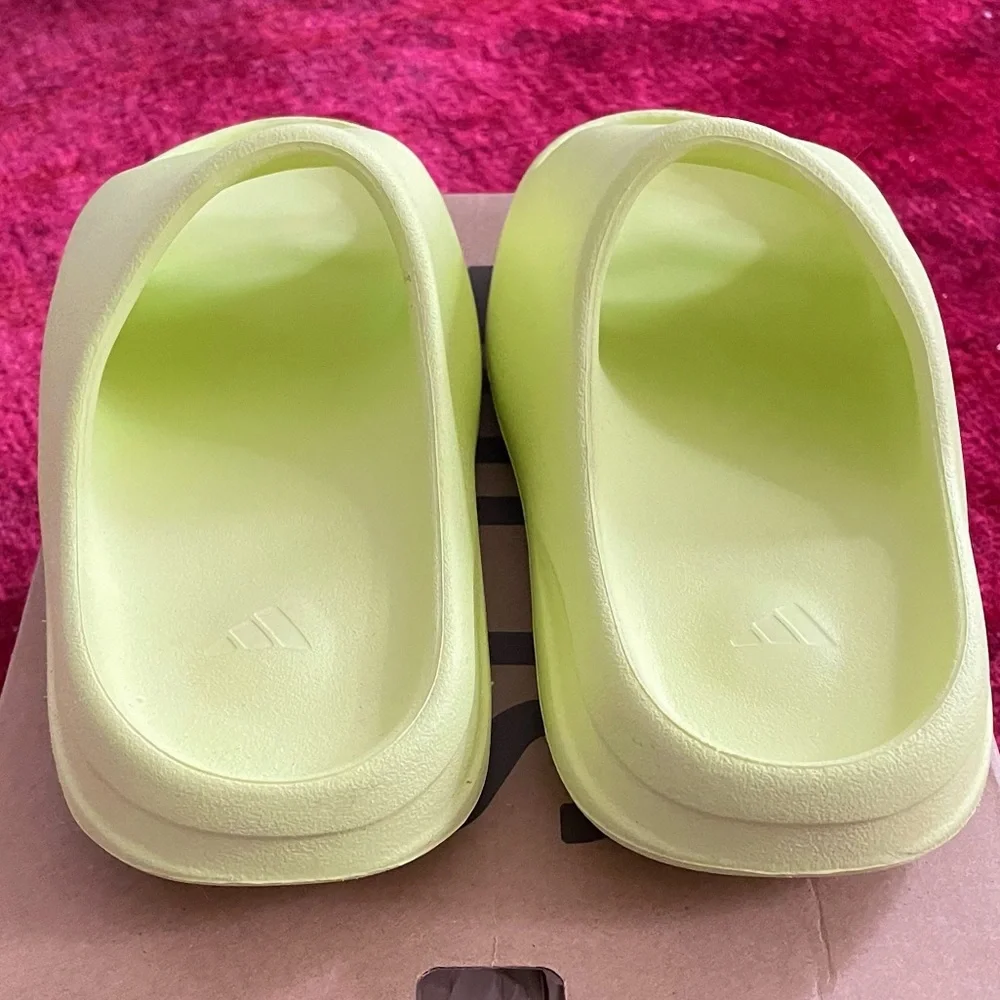 EUC sz 7 adidas YZY Yeezy Slides Glow Green